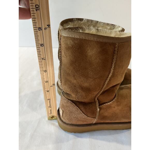 UGG Classic Short II Chestnut Brown Suede Sheepskin Boots 1016223 Women’s Size 7 - Picture 3 of 9